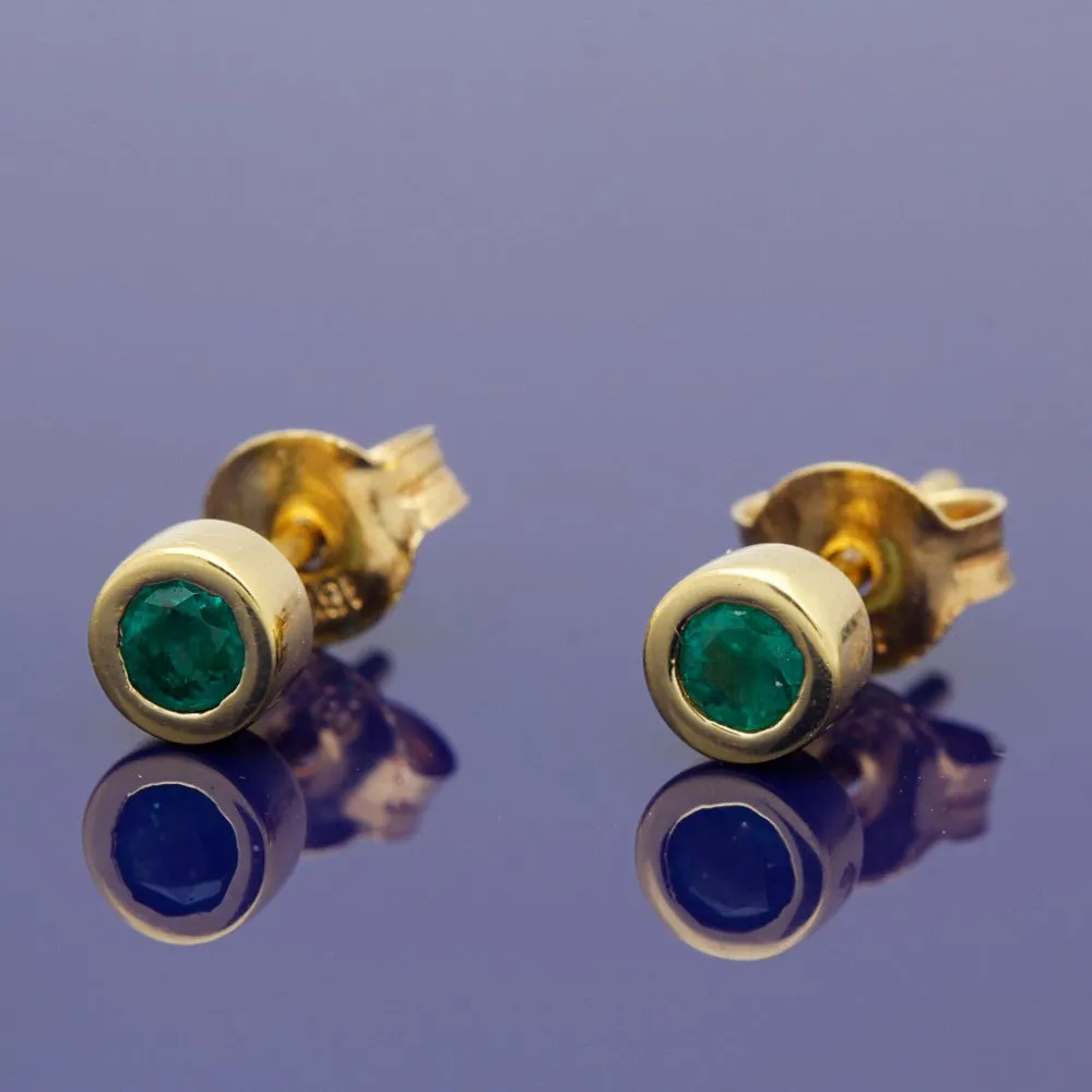 18ct Yellow Gold Emerald 4.5mm Rub-over Stud Earrings