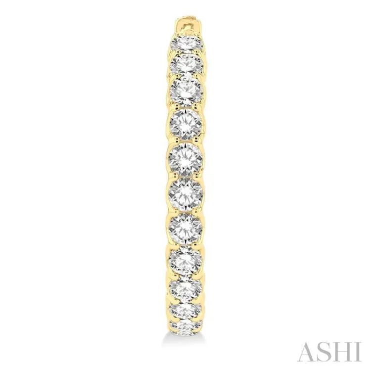 8 Ctw Round Cut Diamond In-Out Hoop Earring in 14K Yellow Gold