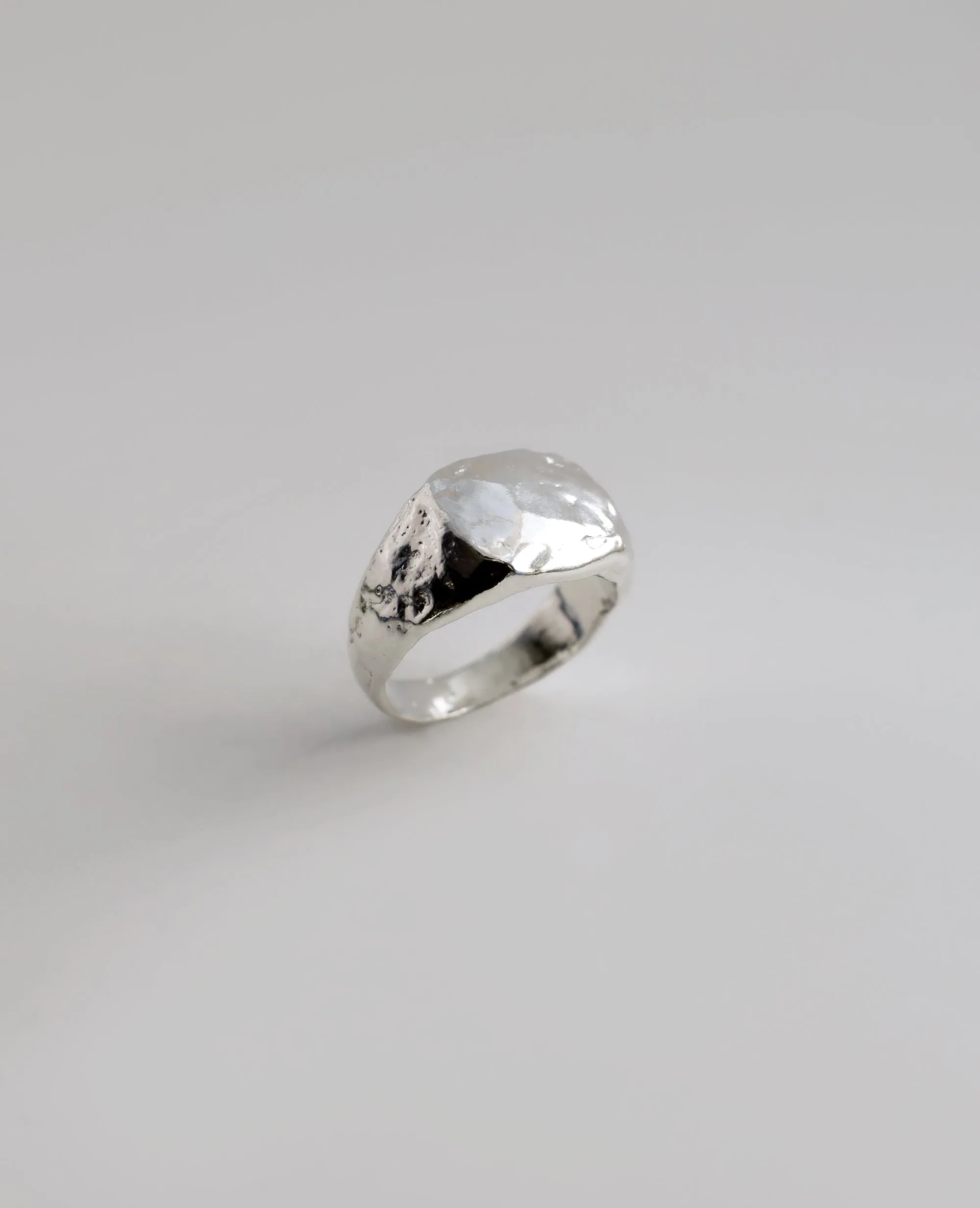 BOULDER SIGNET // silver ring