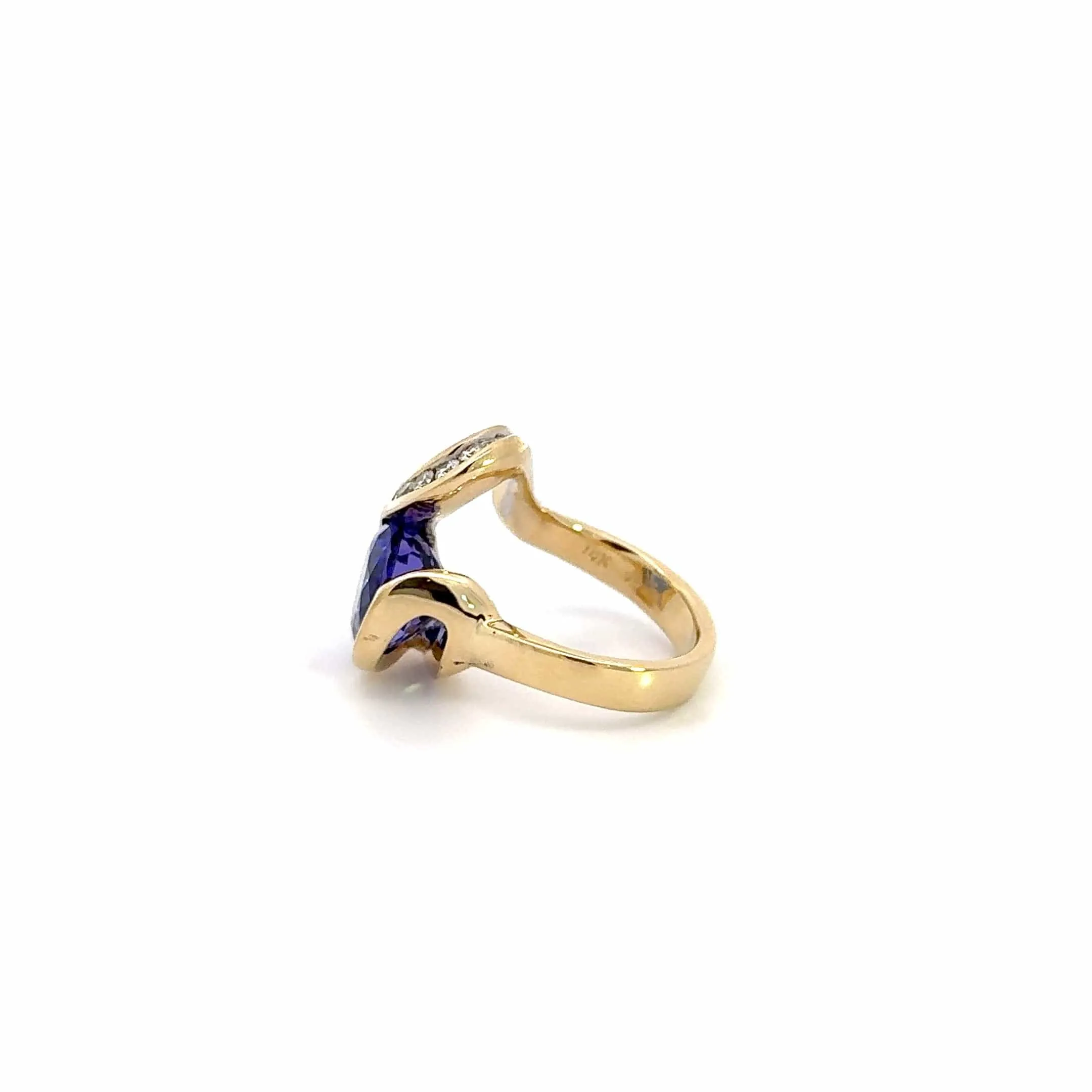 High 18k Yellow Gold Natural Oval Tanzanite Ring with Unique Design