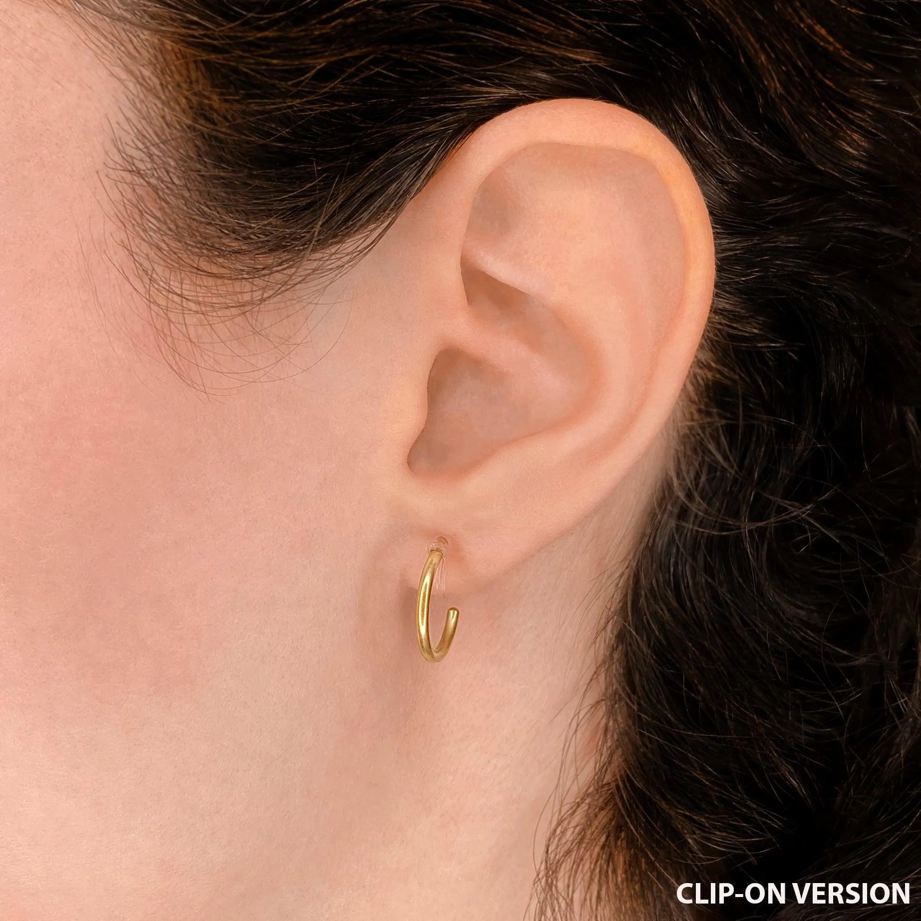 HUGGIE HOOP CLIP-ON EARRINGS IN GOLD