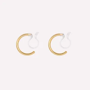 HUGGIE HOOP CLIP-ON EARRINGS IN GOLD