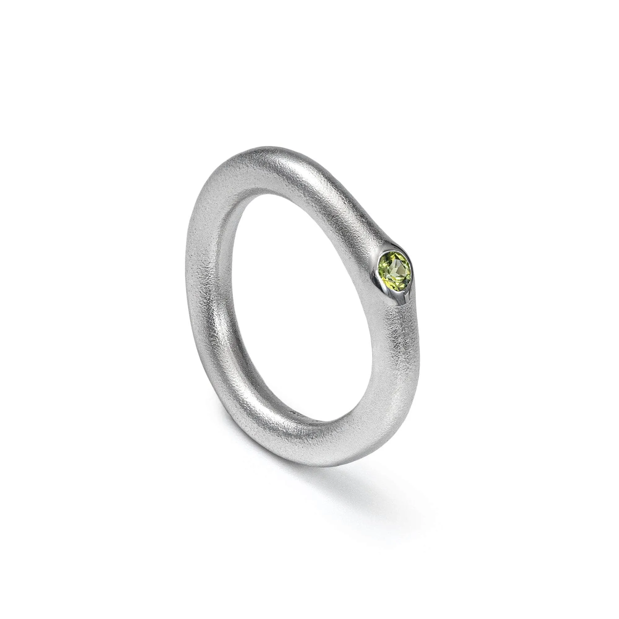 Lente Peridot Ring