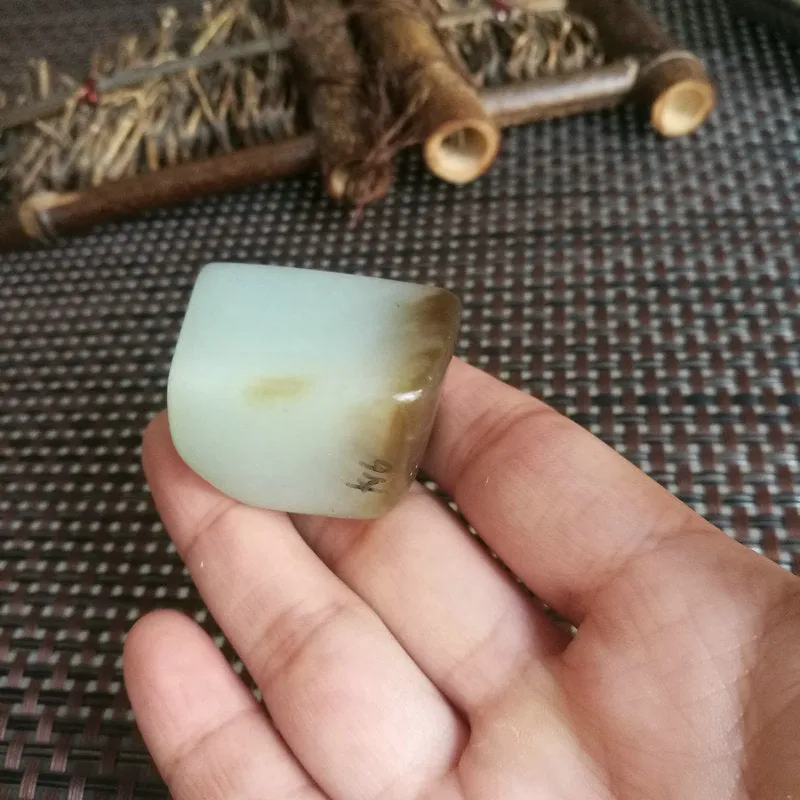 Natural Hetian Jade Rough Nephrite Raw (53g,3.7X2.7X2.4cm)