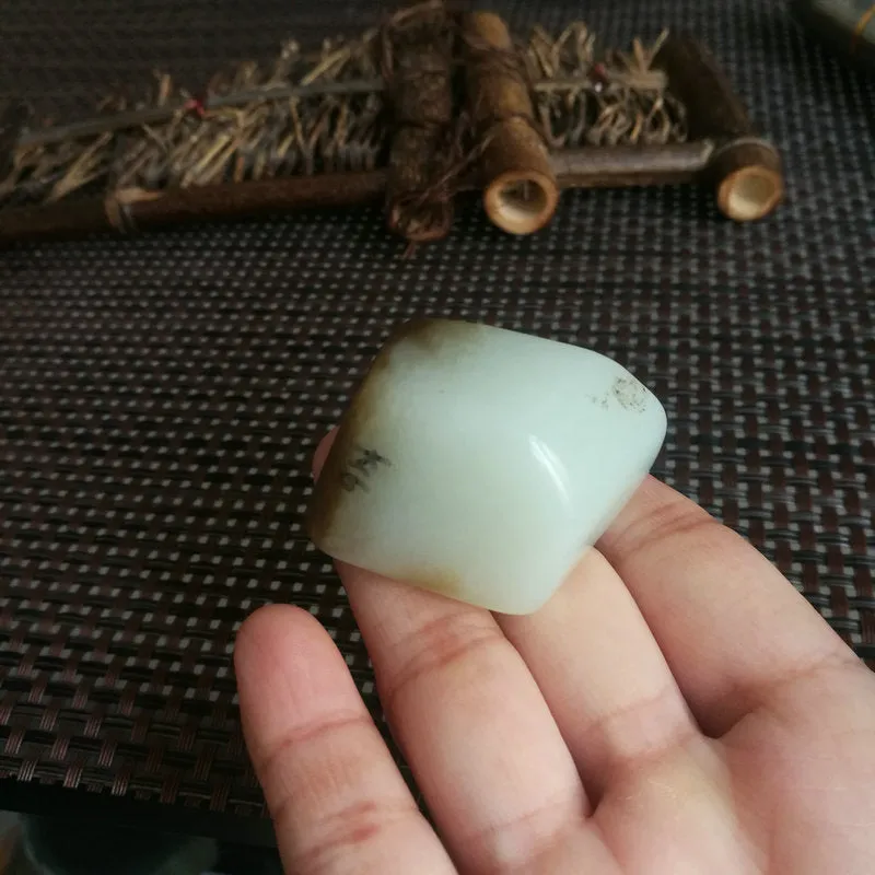 Natural Hetian Jade Rough Nephrite Raw (53g,3.7X2.7X2.4cm)