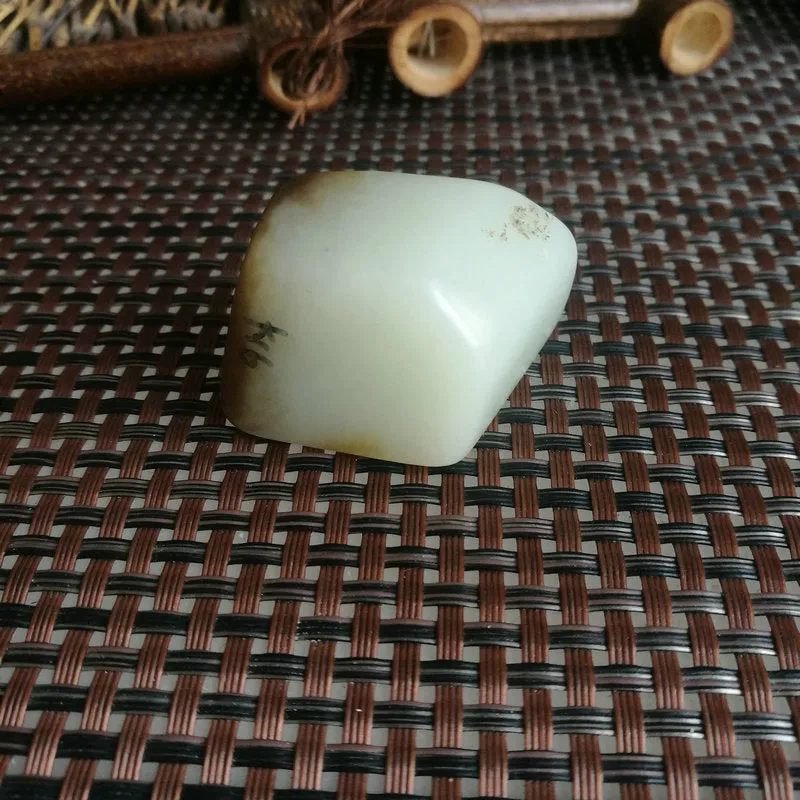 Natural Hetian Jade Rough Nephrite Raw (53g,3.7X2.7X2.4cm)