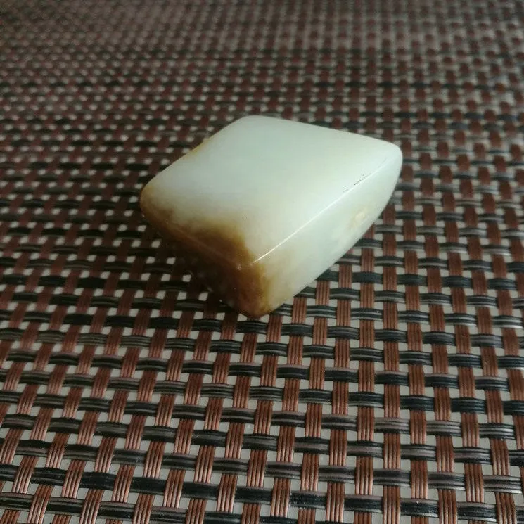 Natural Hetian Jade Rough Nephrite Raw (53g,3.7X2.7X2.4cm)