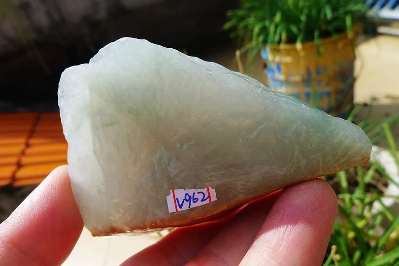 Natural Jade Rough Jadeite Raw (128g,8X5.8X2.1cm)