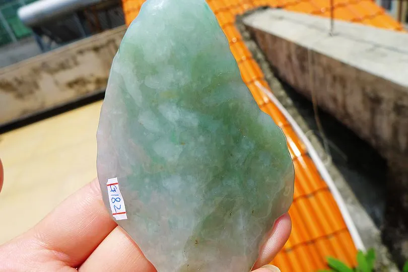 Natural Jade Rough Jadeite Raw (142g,8.7X5.9X2.4cm)