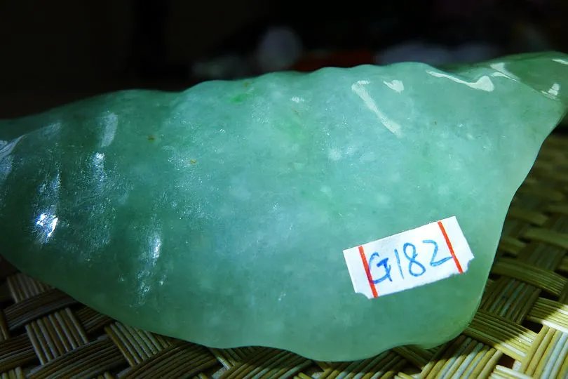 Natural Jade Rough Jadeite Raw (142g,8.7X5.9X2.4cm)