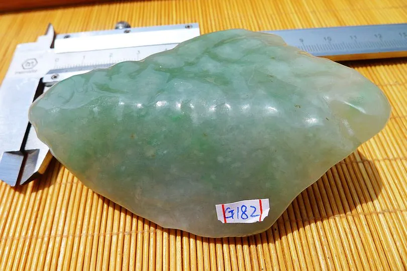 Natural Jade Rough Jadeite Raw (142g,8.7X5.9X2.4cm)