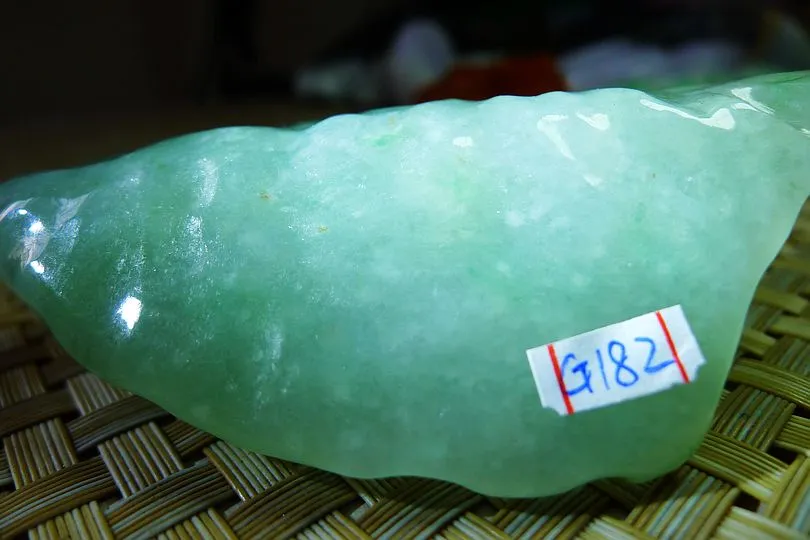 Natural Jade Rough Jadeite Raw (142g,8.7X5.9X2.4cm)