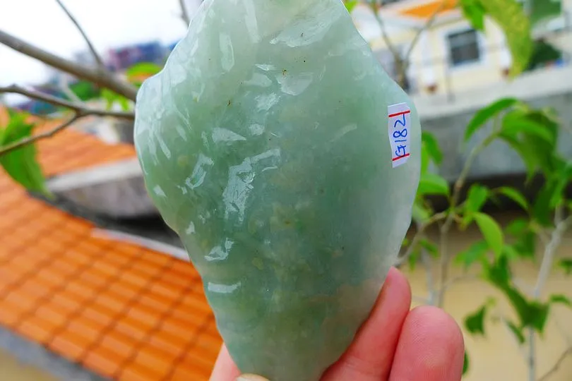 Natural Jade Rough Jadeite Raw (142g,8.7X5.9X2.4cm)