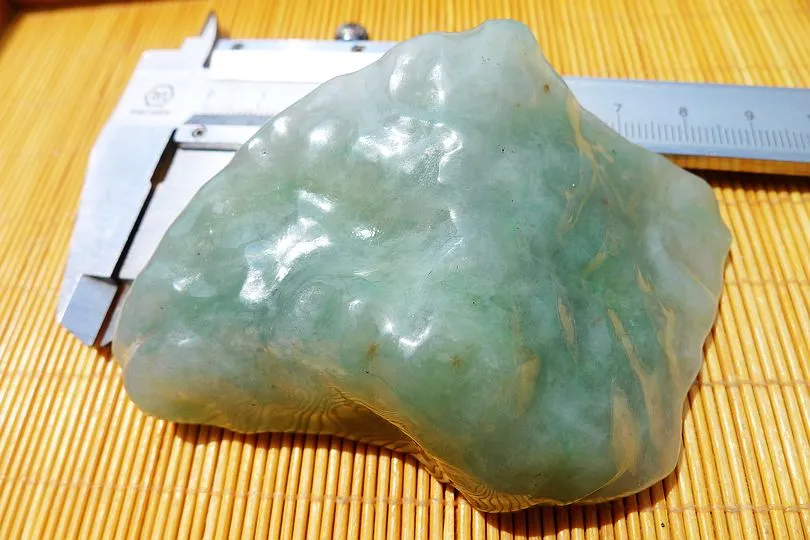 Natural Jade Rough Jadeite Raw (142g,8.7X5.9X2.4cm)