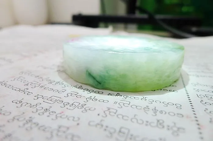 Natural Jade Rough Jadeite Raw (88g,5.3X1.3cm)