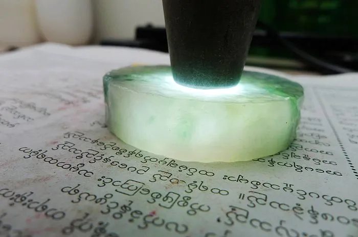 Natural Jade Rough Jadeite Raw (88g,5.3X1.3cm)