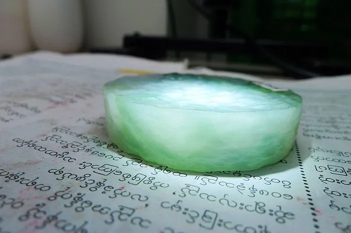 Natural Jade Rough Jadeite Raw (88g,5.3X1.3cm)