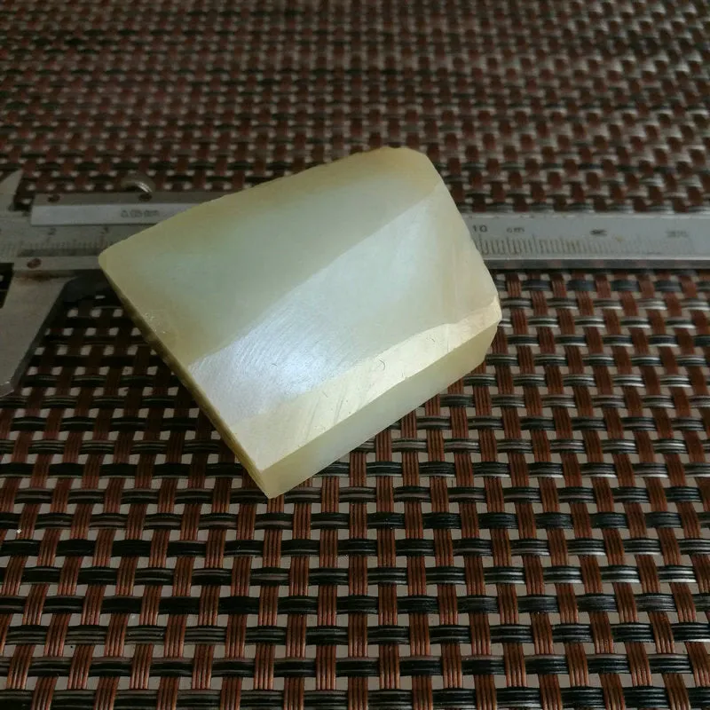 Natural Kunlun Jade Rough Nephrite Raw (104g, 4.4X3.5X1.3cm)