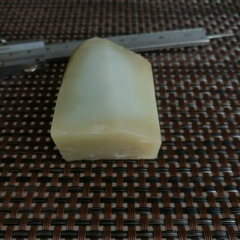 Natural Kunlun Jade Rough Nephrite Raw (104g, 4.4X3.5X1.3cm)