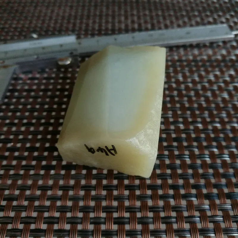 Natural Kunlun Jade Rough Nephrite Raw (104g, 4.4X3.5X1.3cm)