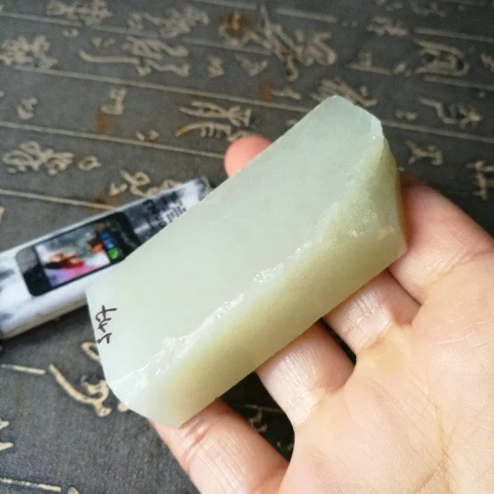 Natural Kunlun Jade Rough Nephrite Raw (115g, 6.9X3.1X1.9cm)