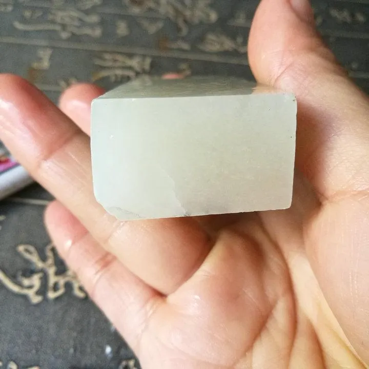 Natural Kunlun Jade Rough Nephrite Raw (115g, 6.9X3.1X1.9cm)