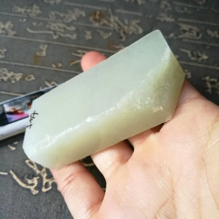 Natural Kunlun Jade Rough Nephrite Raw (115g, 6.9X3.1X1.9cm)