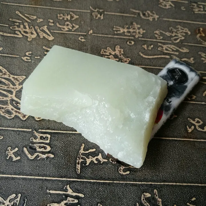 Natural Kunlun Jade Rough Nephrite Raw (120g, 7X5X1.4cm)