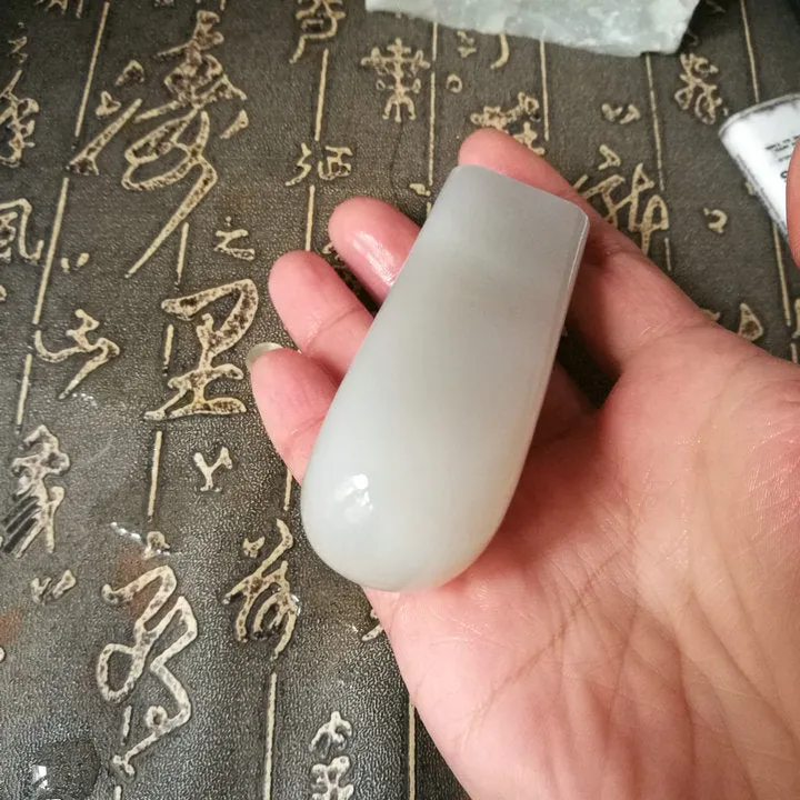 Natural Kunlun Jade Rough Nephrite Raw (139g, 7.7X2.7X2.7cm)