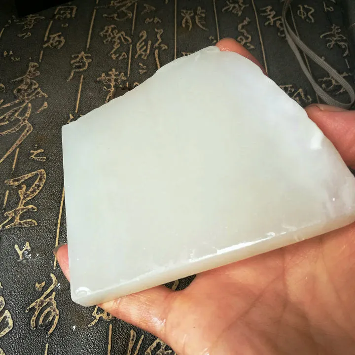 Natural Kunlun Jade Rough Nephrite Raw (158g, 9X6.5X1cm)