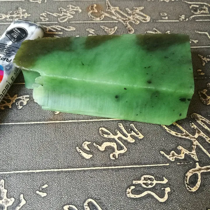 Natural Kunlun Jade Rough Nephrite Raw (172g, 9X4.3X2cm)