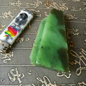 Natural Kunlun Jade Rough Nephrite Raw (172g, 9X4.3X2cm)