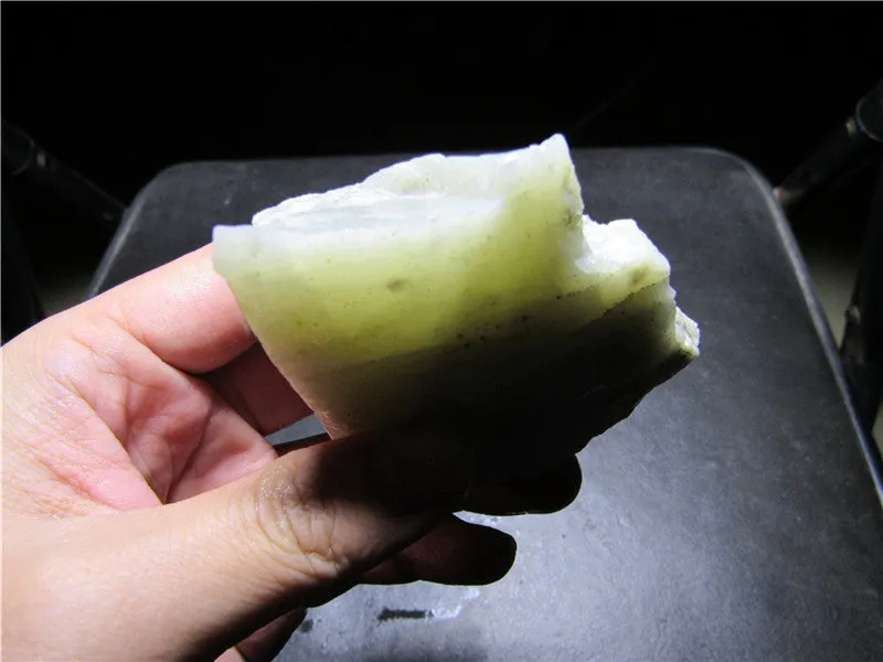 Natural Kunlun Jade Rough Nephrite Raw (200.30g, 77X67X28mm)