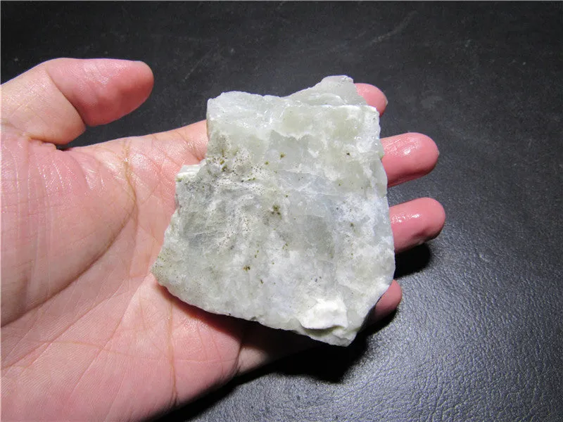 Natural Kunlun Jade Rough Nephrite Raw (200.30g, 77X67X28mm)