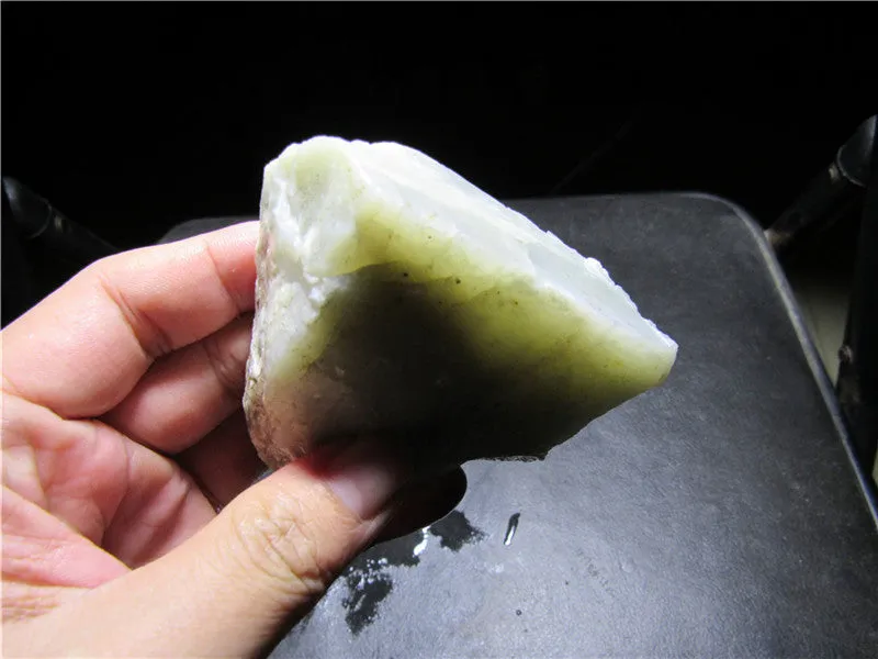 Natural Kunlun Jade Rough Nephrite Raw (200.30g, 77X67X28mm)