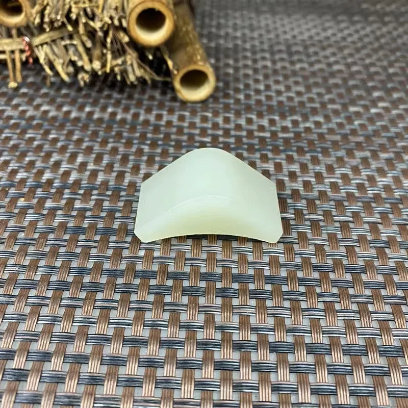 Natural Kunlun Jade Rough Nephrite Raw (20g,3.8X1.8X1.3cm)