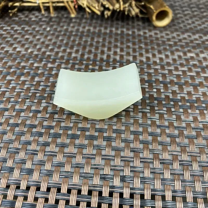 Natural Kunlun Jade Rough Nephrite Raw (20g,3.8X1.8X1.3cm)