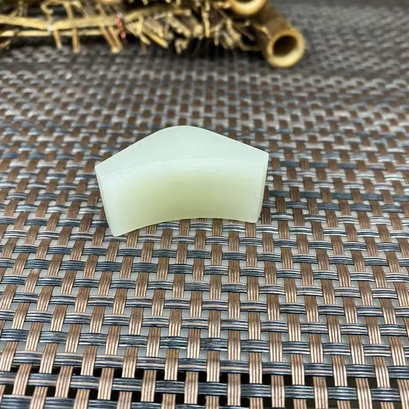 Natural Kunlun Jade Rough Nephrite Raw (20g,3.8X1.8X1.3cm)