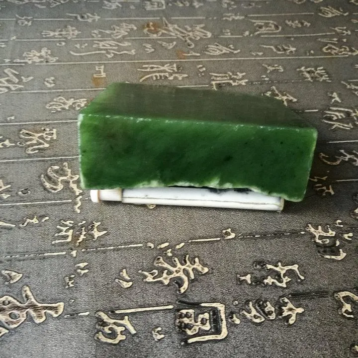 Natural Kunlun Jade Rough Nephrite Raw (386g, 8.7X8.4X2.5cm)