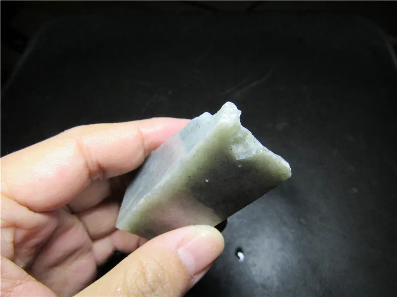 Natural Kunlun Jade Rough Nephrite Raw (67.04g, 59X23X23mm)