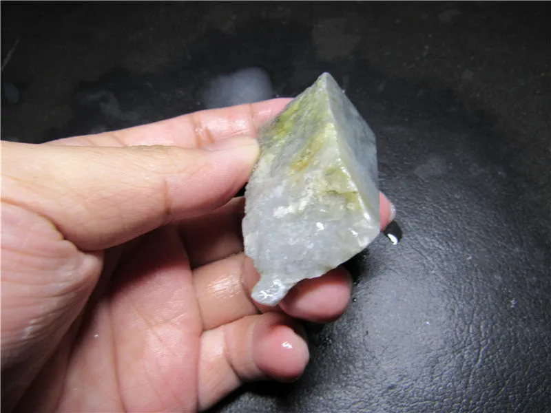 Natural Kunlun Jade Rough Nephrite Raw (67.04g, 59X23X23mm)