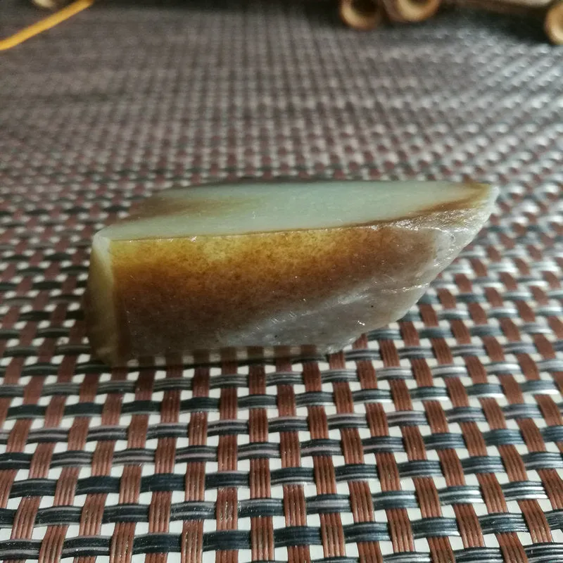 Natural Kunlun Jade Rough Nephrite Raw (93g, 5X4X2.3cm)