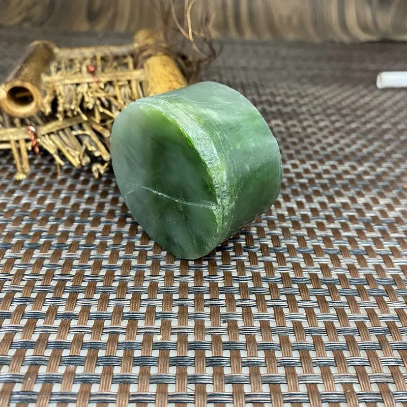 Natural Siberian Jade Rough Nephrite Raw (124g, 4.4X2.8cm)