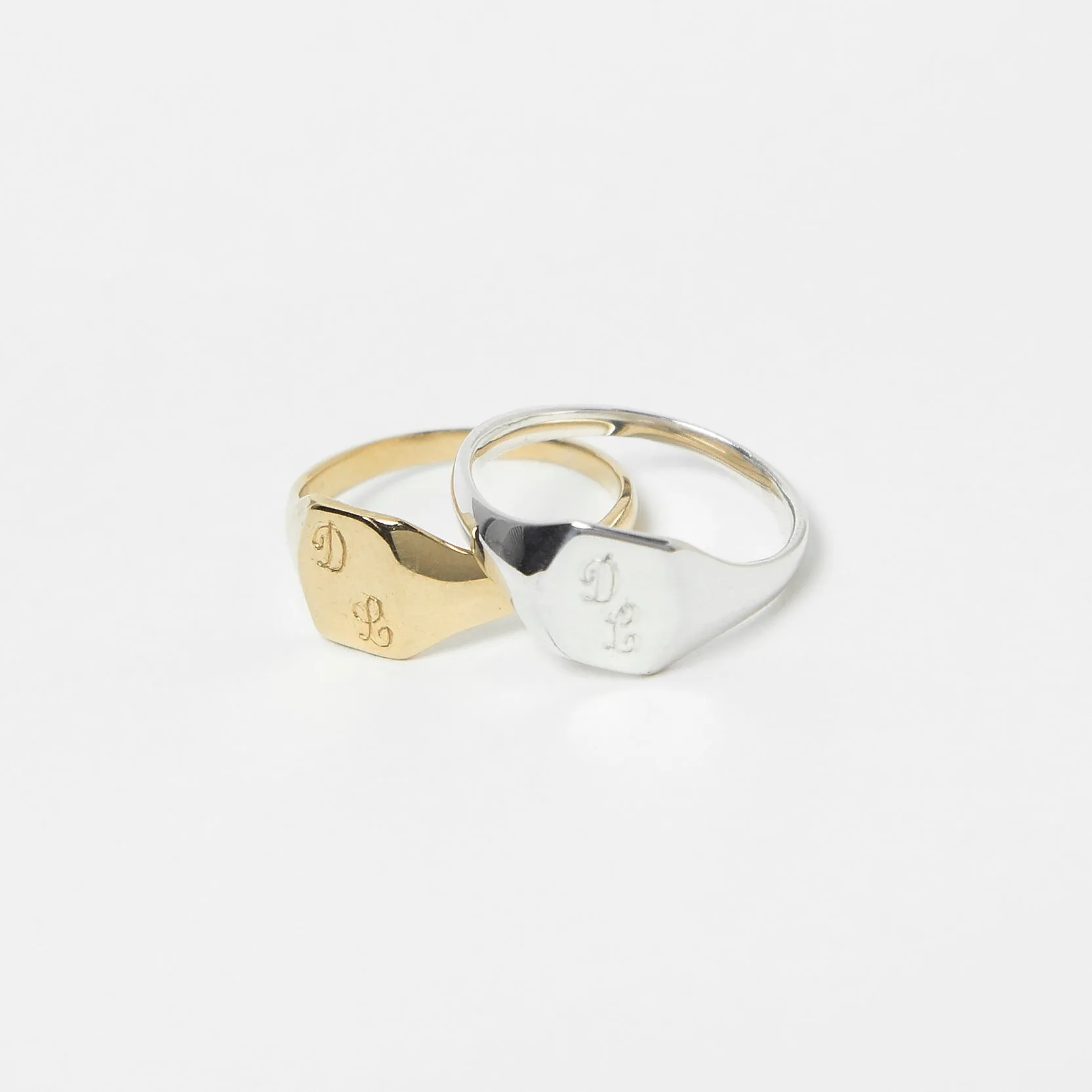 Pijama Signet Ring Solid Gold