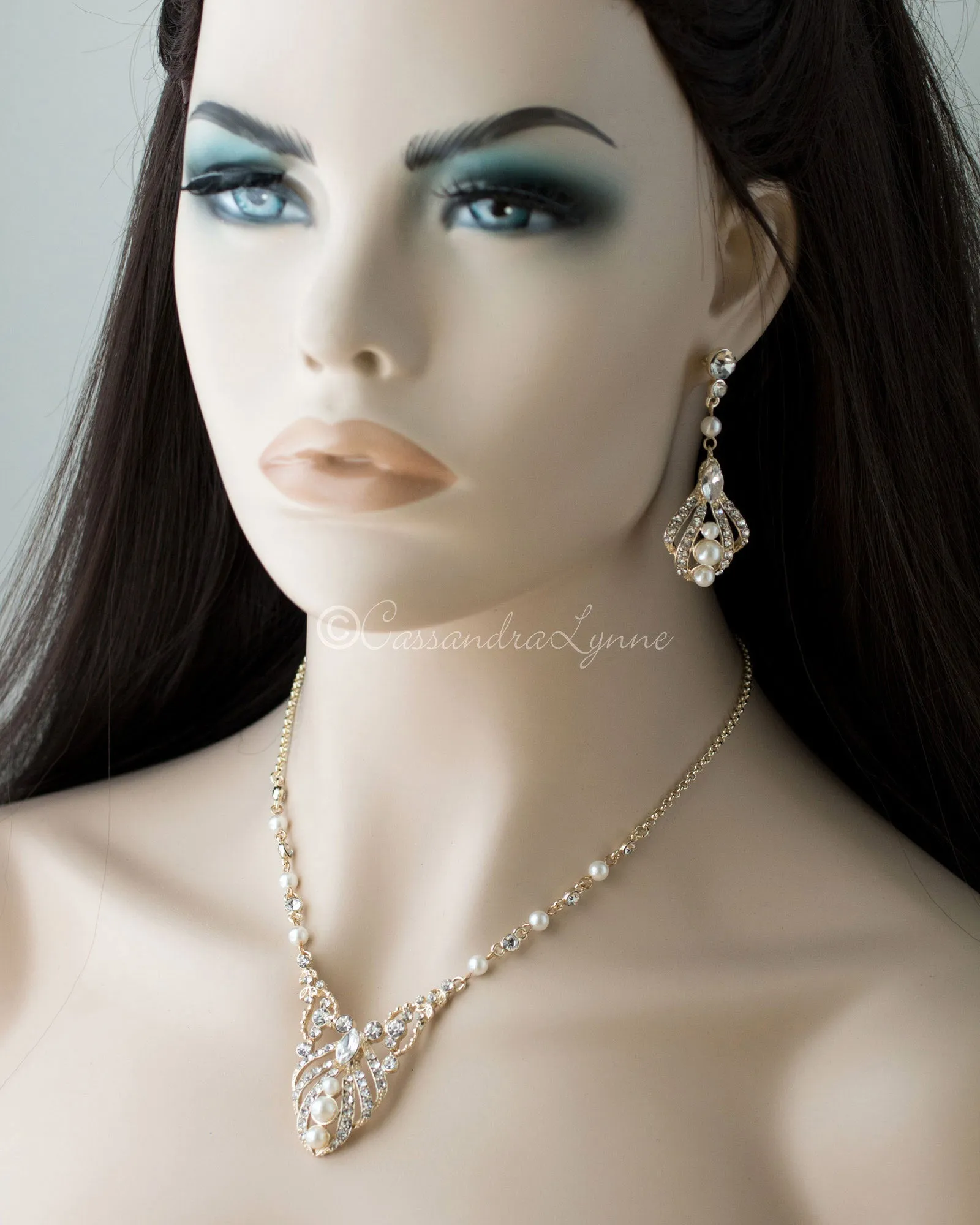 Regal Pearl Bridal Necklace Set