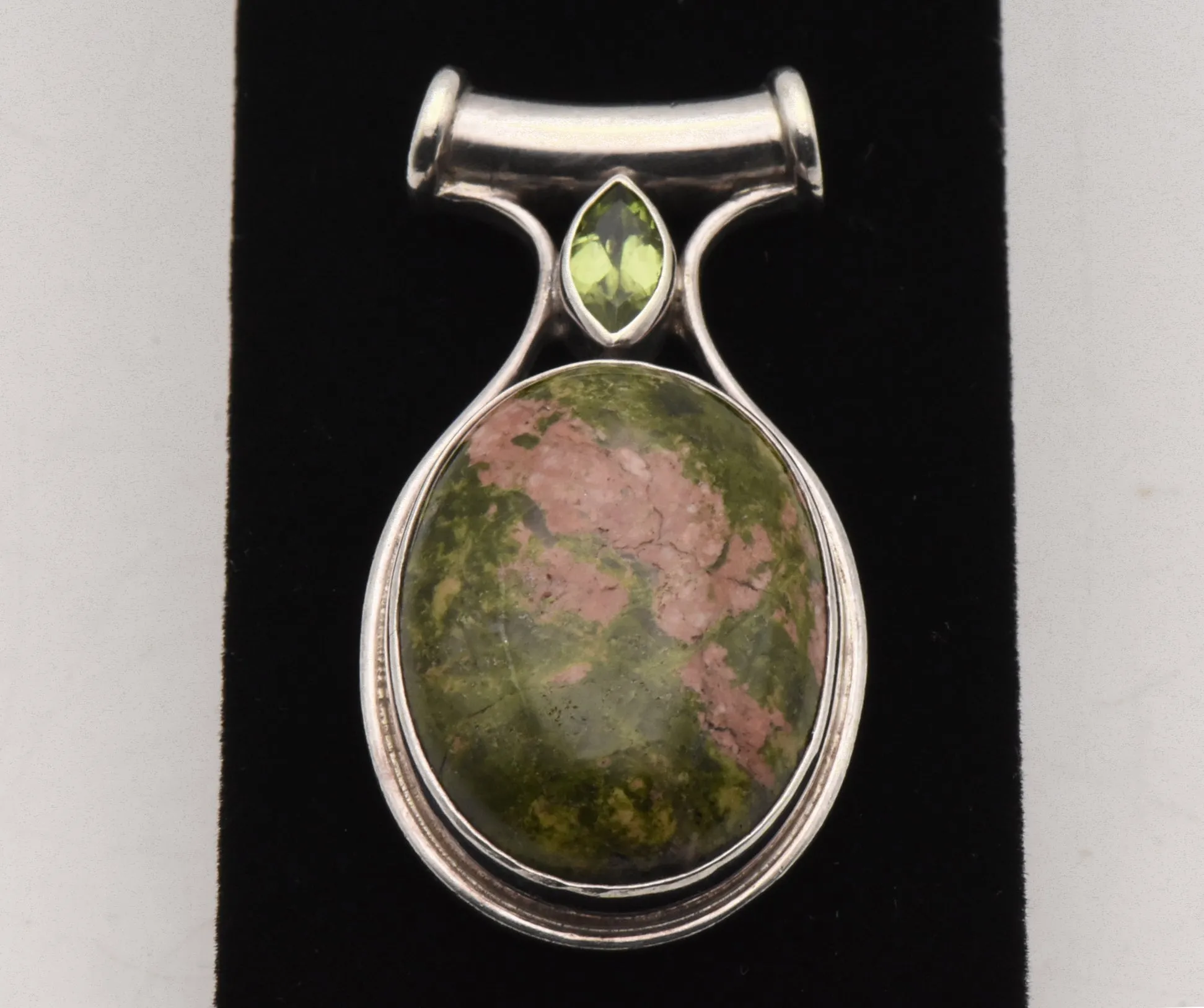 Sajen - Sterling Silver Unakite with Peridot Pendant