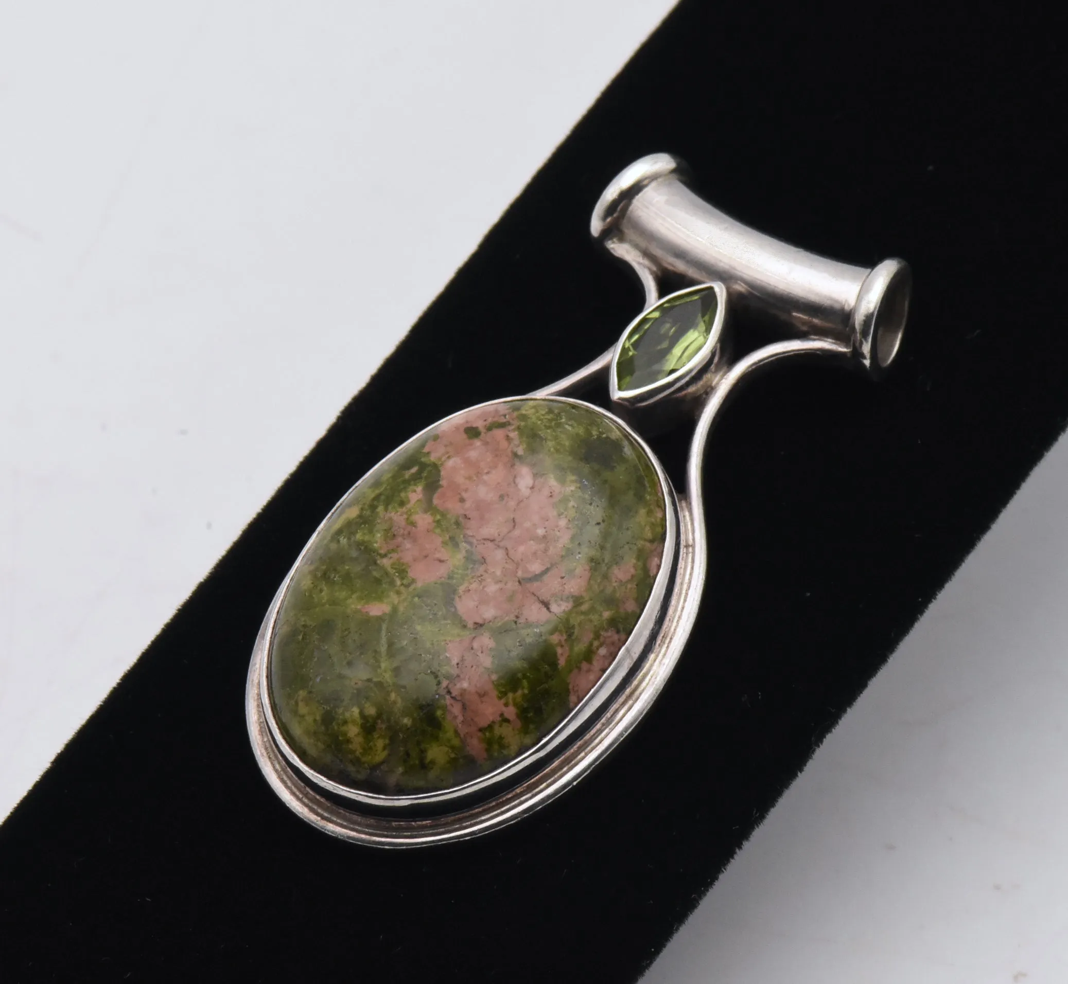 Sajen - Sterling Silver Unakite with Peridot Pendant