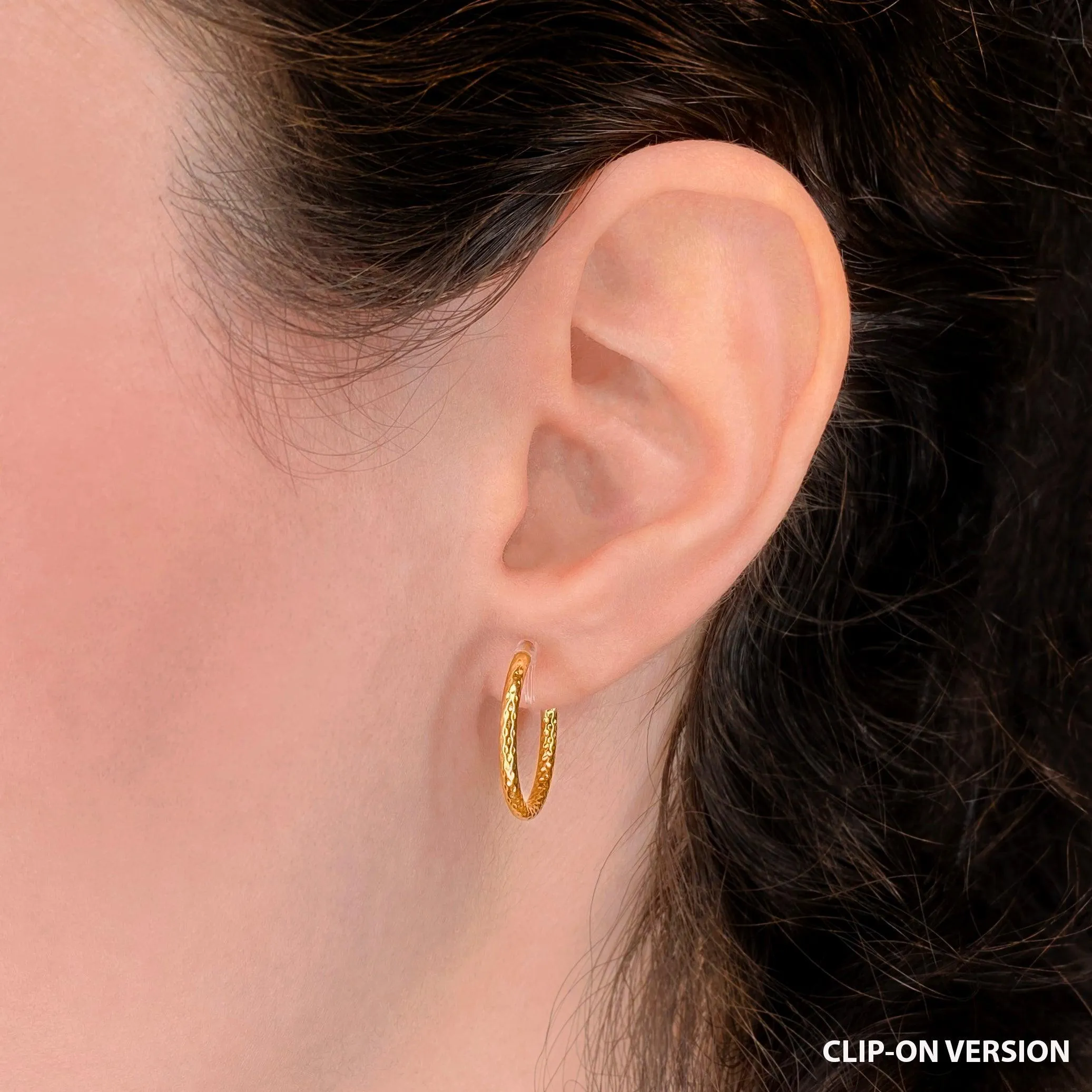 SMALL TEXTURED HOOP CLIP-ON EARRINGS IN GOLD